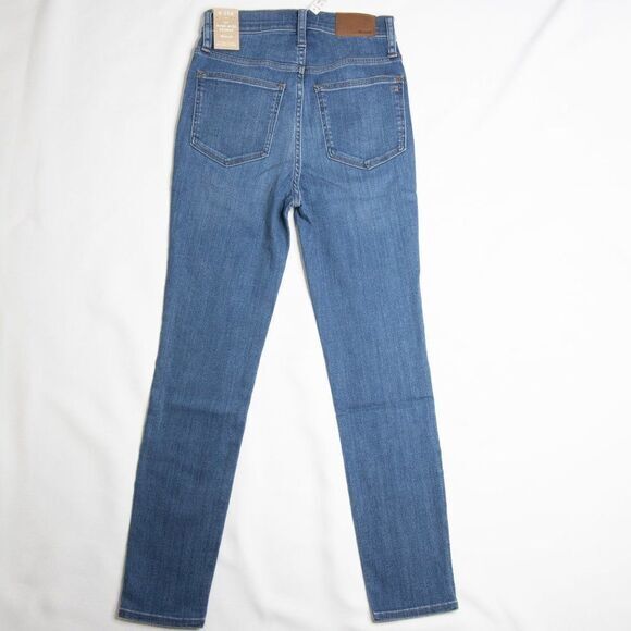 11" High-Rise Skinny Jeans in Layne Wash - Picture 10 of 12
